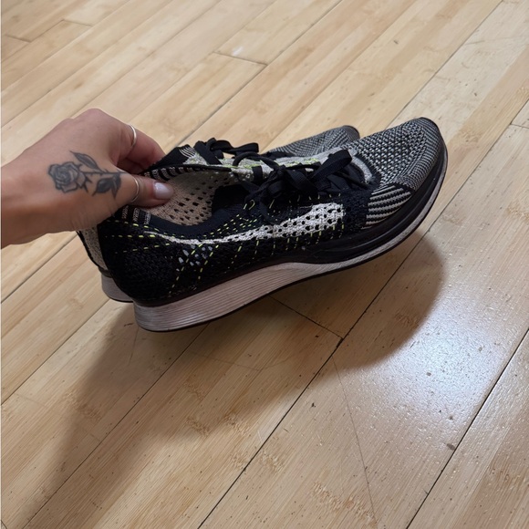 Nike Flyknit Racers - Picture 2 of 4